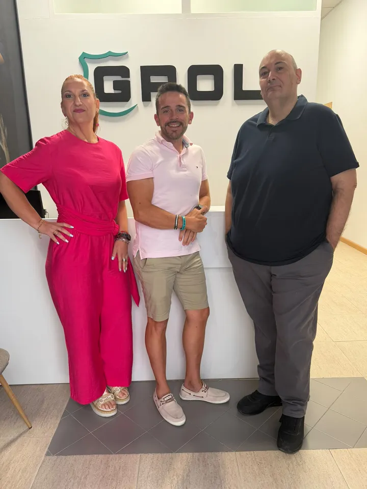 Parte del equipo docente de GPOL Oposiciones preparando el nuevo curso